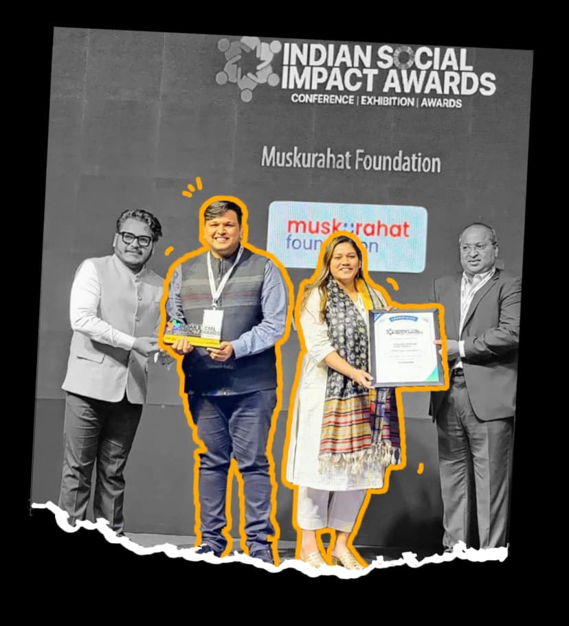 Himanshu Goenka and Sneha Powar receiving award donation for education in india